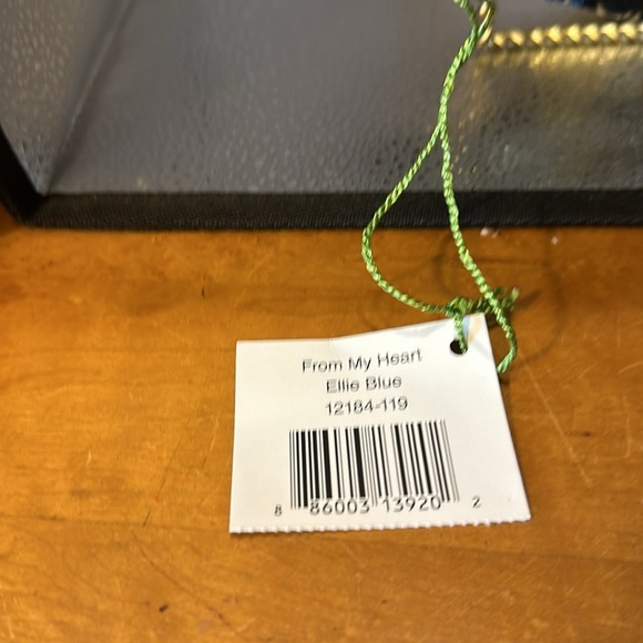 Vera Bradley from my heart Ellie blue container. Absolutely adorable.​ - Picture 8 of 8